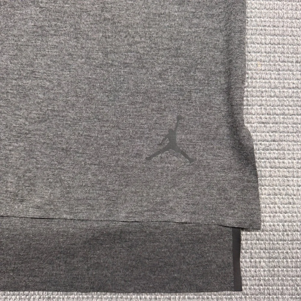 Jordan Mens Long Sleeve Crew‎ Neck Drop Tail Shirt Charcoal Gray Medium